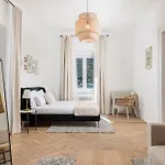 شقة Nina