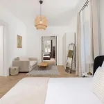 Nina شقة