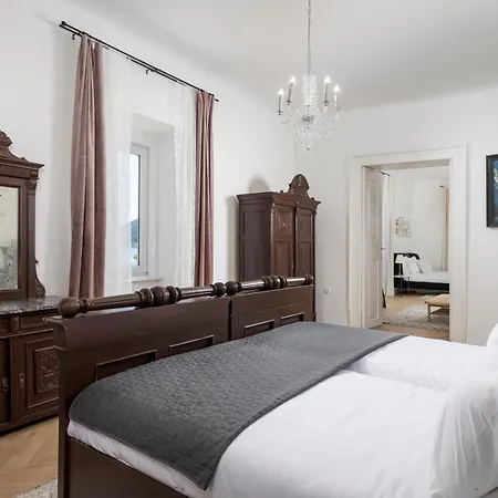 Nina Apartman